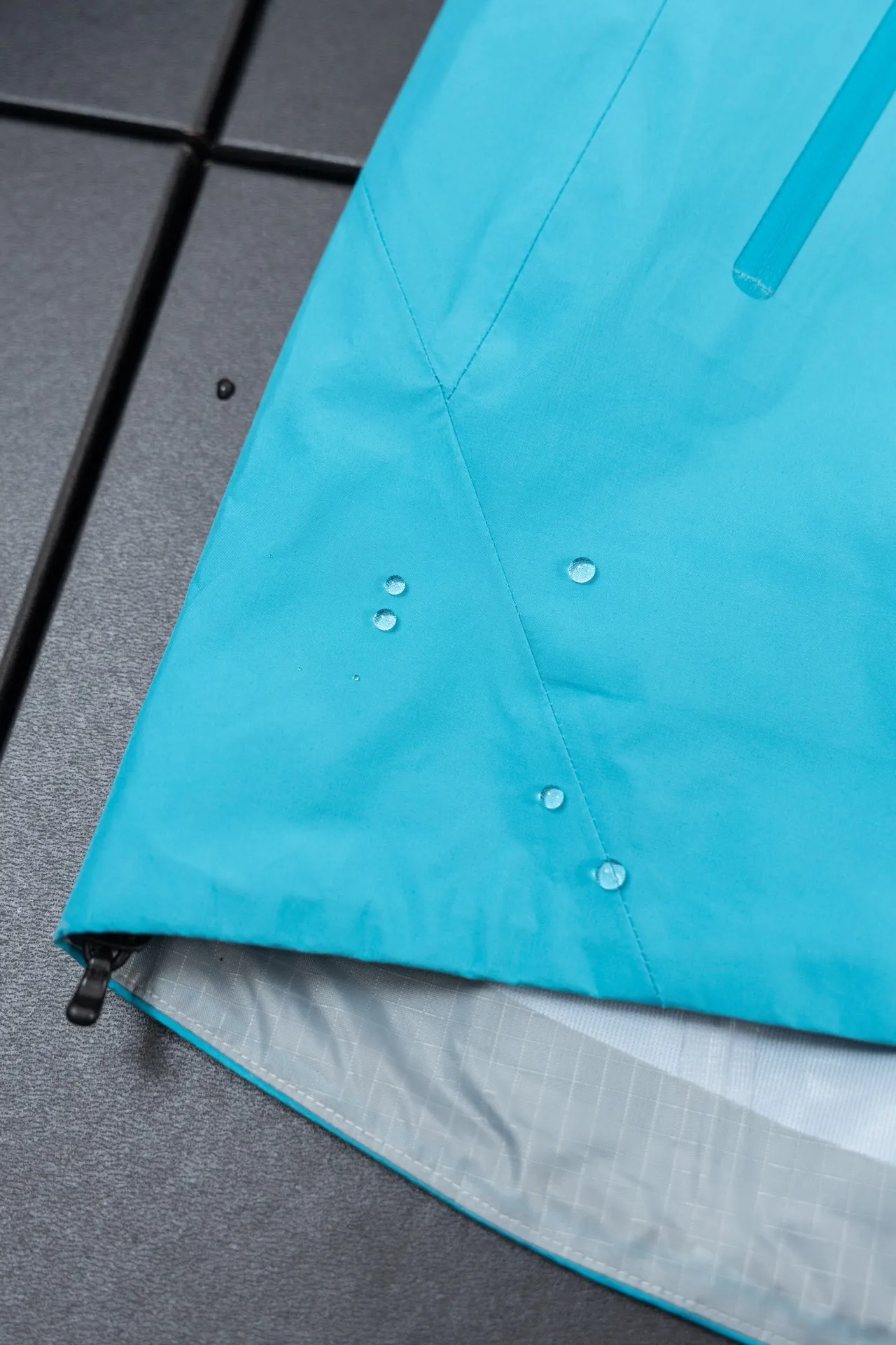 J 88 ARC‘TERYX BETA LT GORE-TEX Jacket-Men's Yb 3D ， Tri-Durance ， ） Factory 📃 🔍 ， YKK ， ， ， 。 Beta LT ， 。 bluesign@ N 13LGORE-TEX ， Wear-Resistant， 、 Breathable， 。 Storm Hood™ ， Water Tight™ ， ， ， 。 ，VISLON ， Velcro ， Zip-in， ARC TERYX BETA： 。 LT ： ， Wear-Resistant。 GORE-TEX： 、 、Breathable 。 BRTA LT Arc’teryx ， ， ， 。 ：Black Retro Size：S/M/L/XL/XXL ： 81 83 86 88 90 ：117 122 128 132 136 ： 59 61 64 66 68 ： 53 55 58 60 62 S 80-120 M 110-150 L 140-170 XL 160 XXL 180 os ～